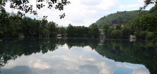 Blå sjöar i Kabardino-Balkaria